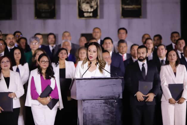 Entregan constancias al nuevo Poder Judicial