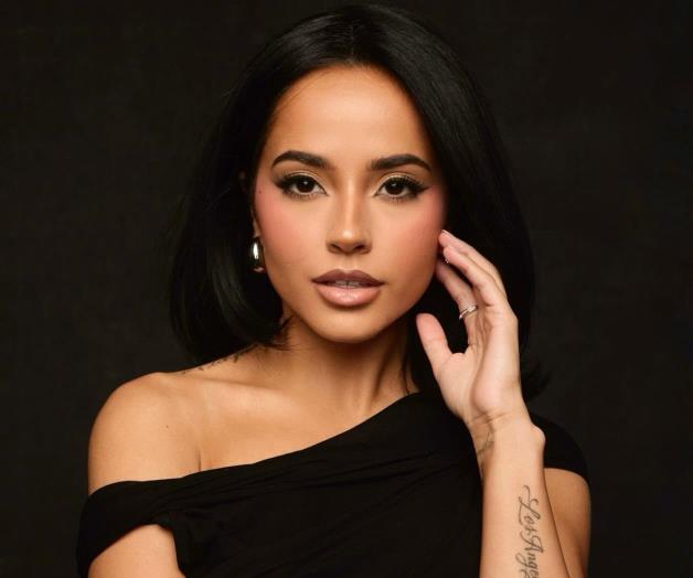 Lanza mensaje a comunidad latina