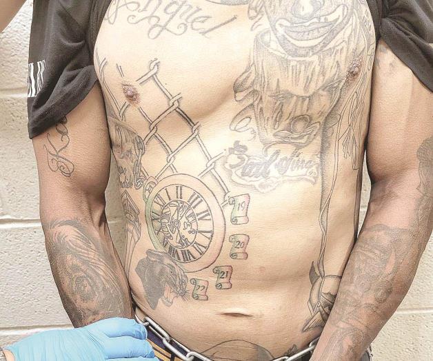 Detienen a pandillero tras agredir a un oficial Detienen a pandillero tras agredir a un oficial