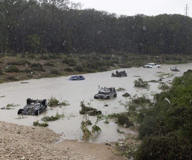 Mortales inundaciones sacuden a San Antonio Mortales inundaciones sacuden a San Antonio