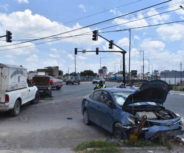 Choca y se lesiona Choca y se lesiona
