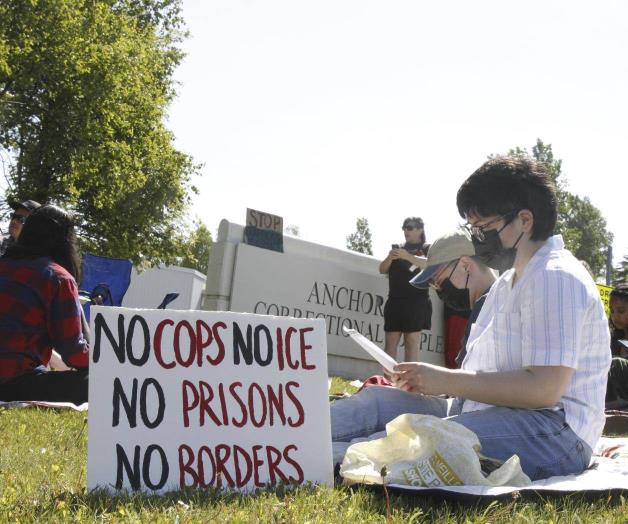 Protestan contra redadas y el Presidente Protestan contra redadas y el Presidente