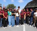 Asisten alumnos de  UTTN a exposición militar en Polideportivo