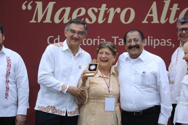 Reconoce Américo trabajo de maestros