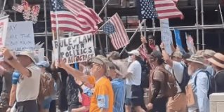 Las protestas contra las políticas de Trump continúan en numerosas ciudades del país