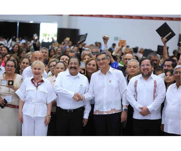 Reconoce Américo trabajo de maestros Reconoce Américo trabajo de maestros