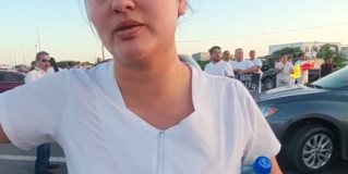 Bloquean empleados del IMSS carretera a San Fernando para exigir búsqueda de compañero desaparecido.