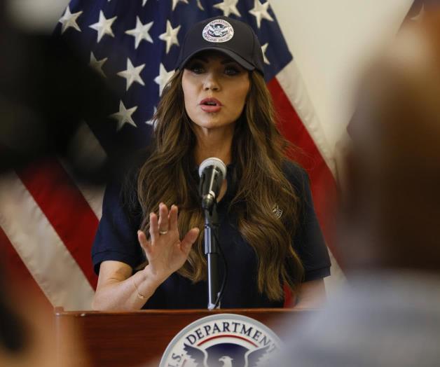 Hospitalizan a Noem,  la secretaria del DHS