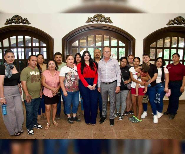 Entregan apoyos a los comedores