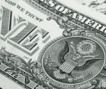 Dólar se eleva ante tensiones en Medio Oriente