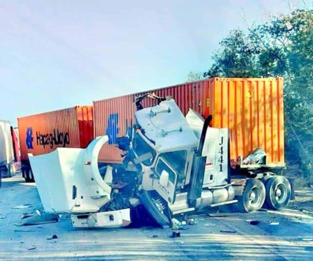 Encontronazo entre tr&aacute;ileres