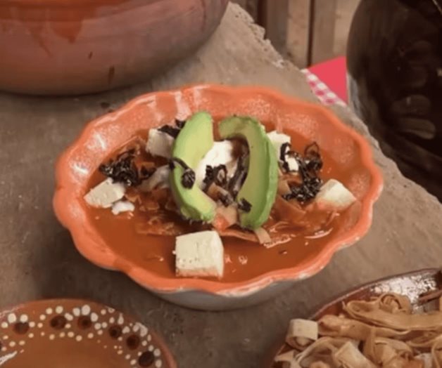 &iquest;C&oacute;mo se hace la salsa de la sopa de tortilla?