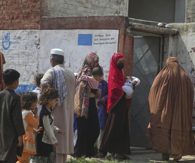 Miles de afganos huyen de Ir&aacute;n para escapar de la guerra y la deportaci&oacute;n