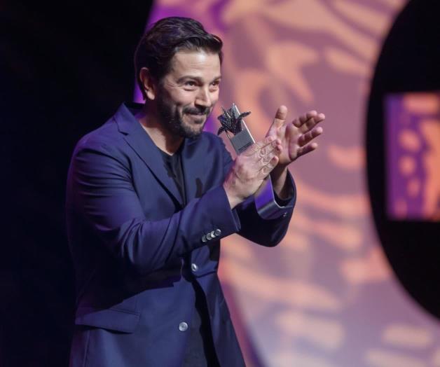 Diego Luna; anfitrión de lujo