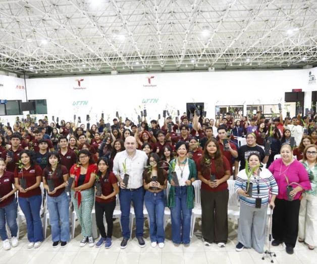 Recibe UTTN donaci&oacute;n de &aacute;rboles