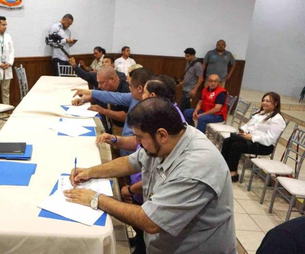 Firman acta del Comité de Salud Firman acta del Comité de Salud