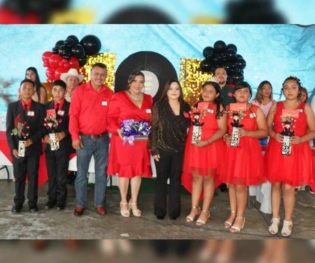 Asiste alcaldesa a graduación como invitada de honor Asiste alcaldesa a graduación como invitada de honor