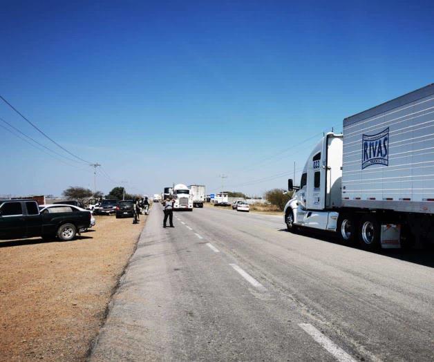 Aumenta tránsito de tráileres por cosecha de sorgo en San Fernando Aumenta tránsito de tráileres por cosecha de sorgo en San Fernando