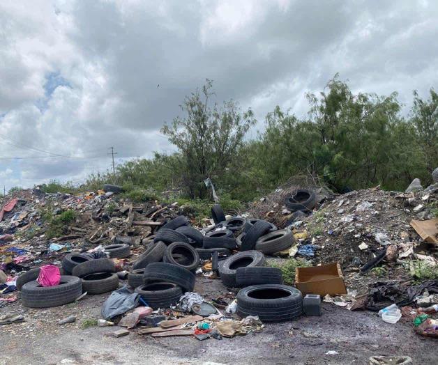 Convierten brecha en tiradero clandestino