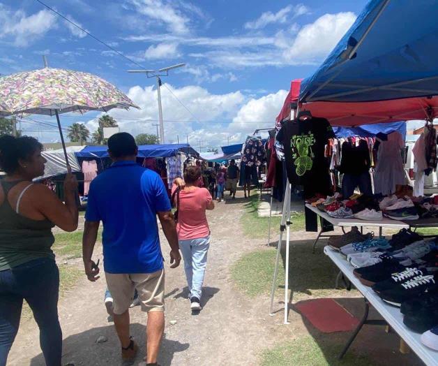 Impactan a tianguistas lluvias de fin de semana Impactan a tianguistas lluvias de fin de semana