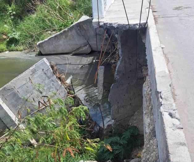 Temen se desplome un cruce vehicular