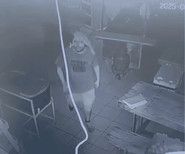 Roba a sus exvecinos