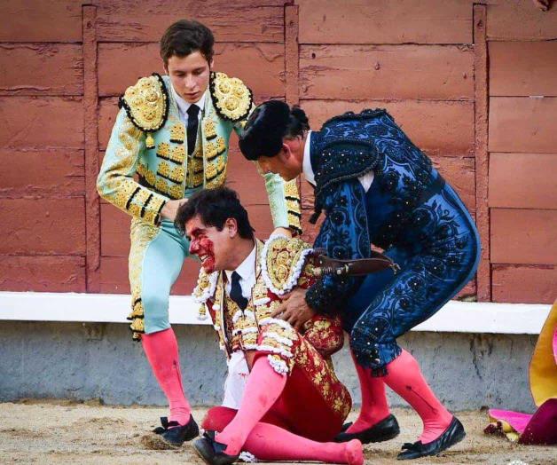 Sufre Adame fuerte golpe en Madrid, pero sale ovacionado