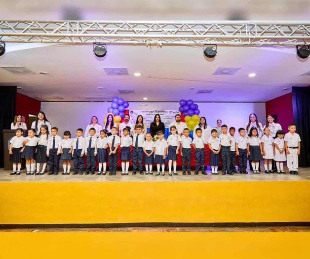 Cobija Nataly a estudiantes