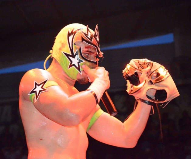 Cae m&aacute;scara del &Uacute;nico Jr.