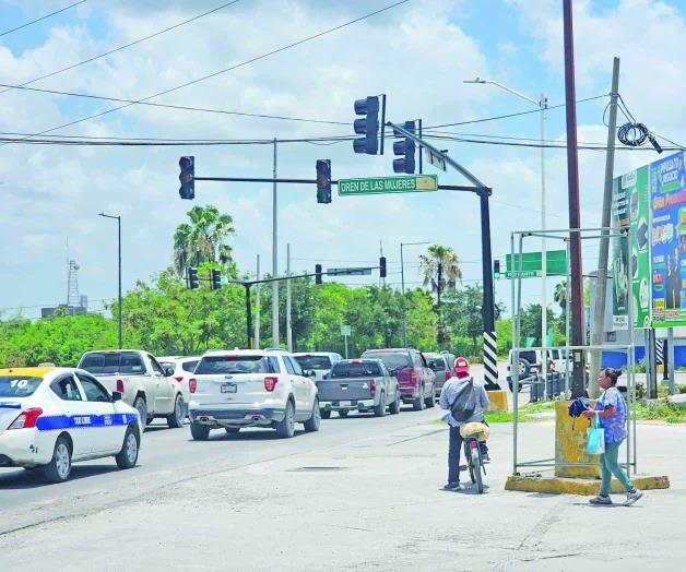 Falla en semáforo causa caos vial en la Ribereña Falla en semáforo causa caos vial en la Ribereña