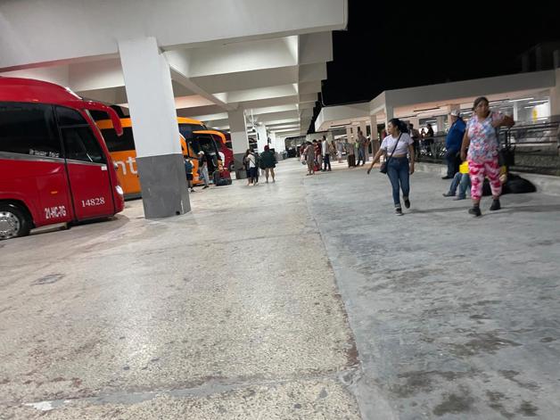 Se ´asfixian´ los usuarios en Central de Autobuses Se ´asfixian´ los usuarios en Central de Autobuses