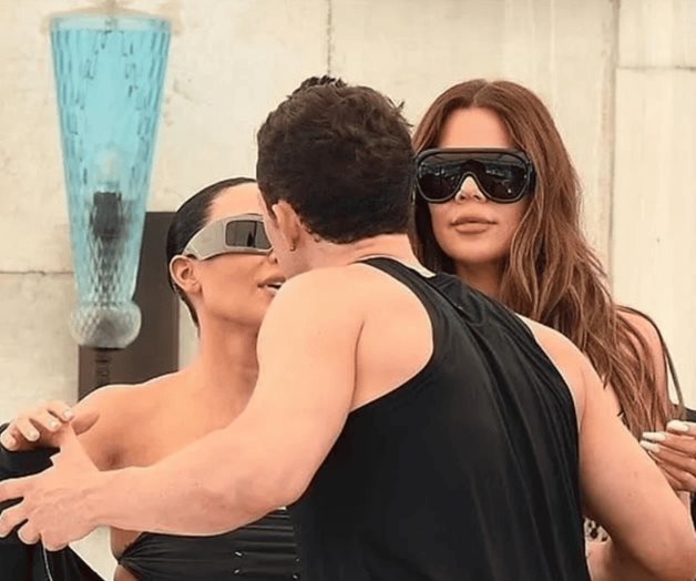 Orlando Bloom, single, greets Kim Kardashian in Venice Orlando Bloom, single, greets Kim Kardashian in Venice