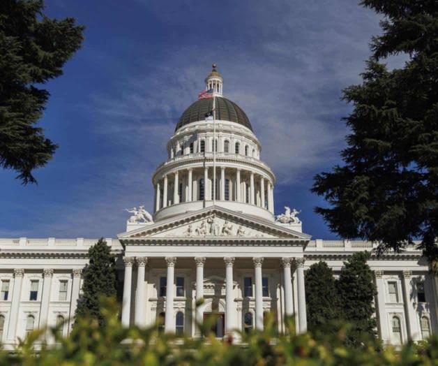 California firma presupuesto con recortes en atención médica a inmigrantes California firma presupuesto con recortes en atención médica a inmigrantes