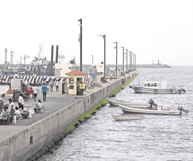 Lancha turística se hunde con 18 pasajeros en Puerto de Veracruz Lancha turística se hunde con 18 pasajeros en Puerto de Veracruz
