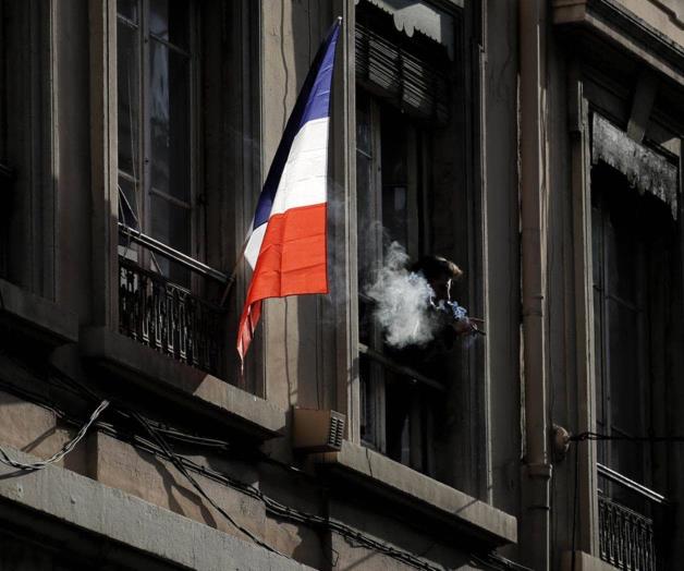 Francia proh&iacute;be fumar en parques y playas para proteger la salud p&uacute;blica