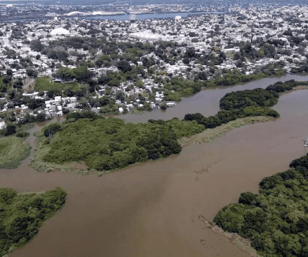 Evacuan zonas de Tamaulipas ante riesgo por desbordes