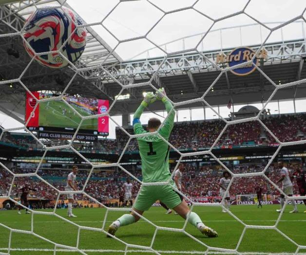 Bayern M&uacute;nich amansa  4-2 a Flamengo