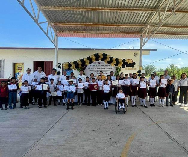 Cambian formas en entrega de diplomas Cambian formas en entrega de diplomas