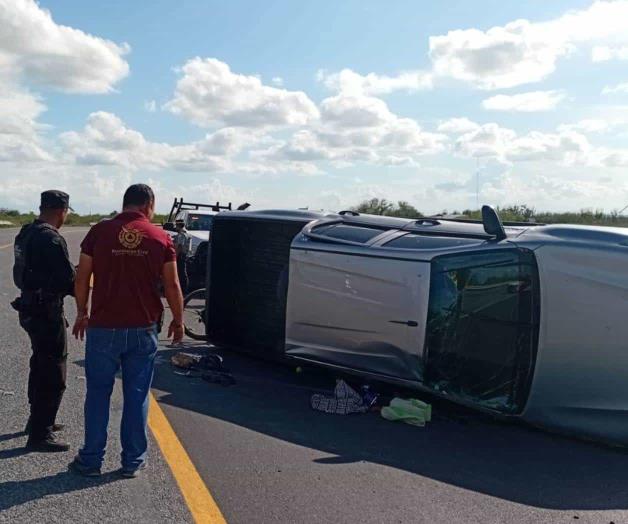 Agente de migración,  herido en volcadura