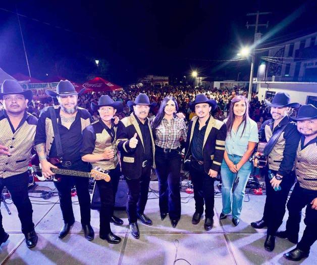 Festejan a las mamás y papás en Díaz Ordaz Festejan a las mamás y papás en Díaz Ordaz