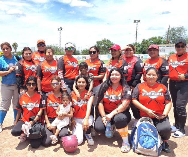 Le pegan Guerreras a Ahijadas