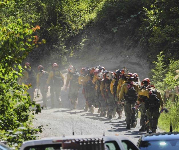 &acute;Atac&oacute; a bomberos porque le pidieron mover su veh&iacute;culo&acute;