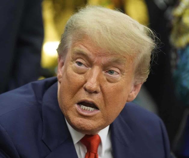 Se queja Trump del servicio de AT&T