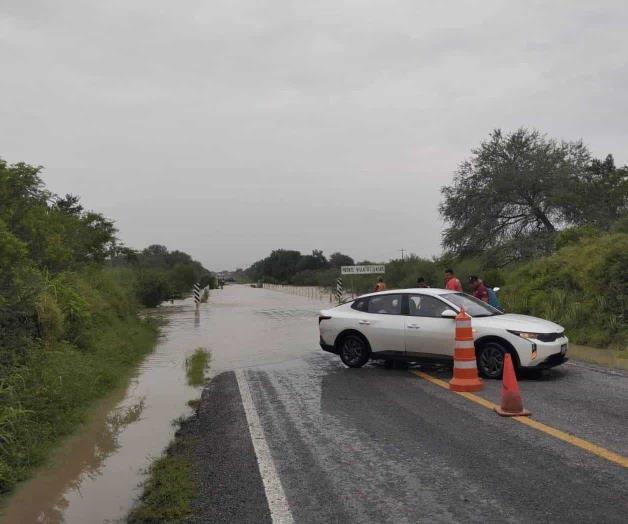 Lluvias mantienen cierres carreteros en Tamaulipas