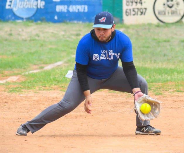 Los de Balty superan a Cerezos en liga softbol