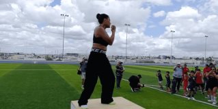 Mariana Juárez #LaBarby, ex campeona mundial de box, se encuentra en #Reynosa para realizar un entrenamiento en el Centro de Alto Rendimiento y posteriormente dará una plática motivacional.