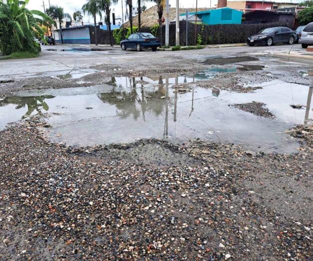 Brotan con las lluvias baches y socavones Brotan con las lluvias baches y socavones