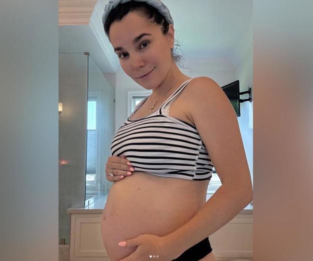 Presume orgullosa su embarazo