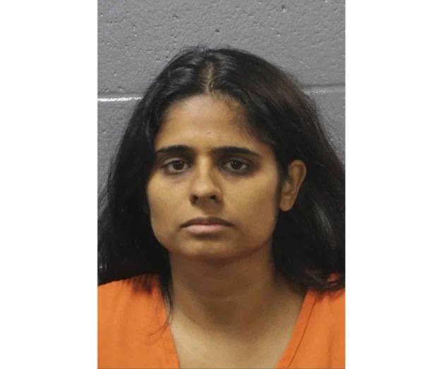 Médica de Oklahoma acusada de asesinar a su hija en Florida Médica de Oklahoma acusada de asesinar a su hija en Florida