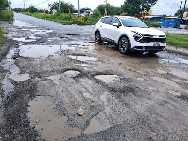 Brotan con las lluvias baches y socavones